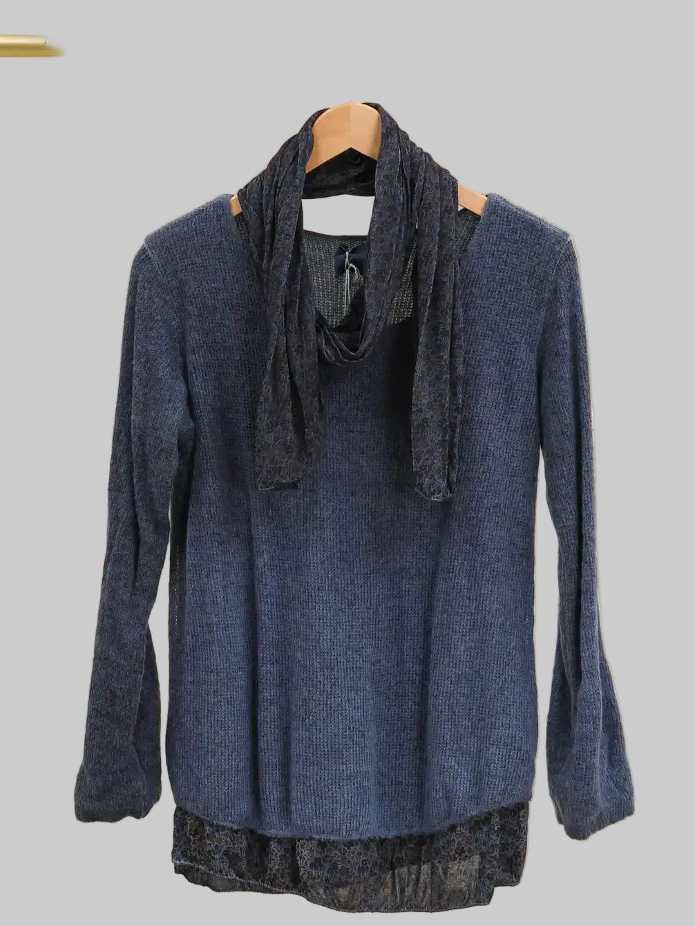 Floral pattern lining sweater with scarf, Navy